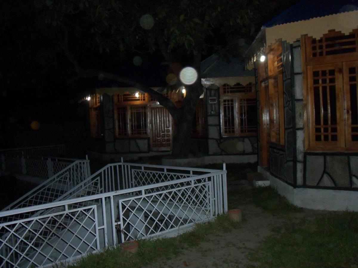 Manila Huts Hotell Naran Exteriör bild